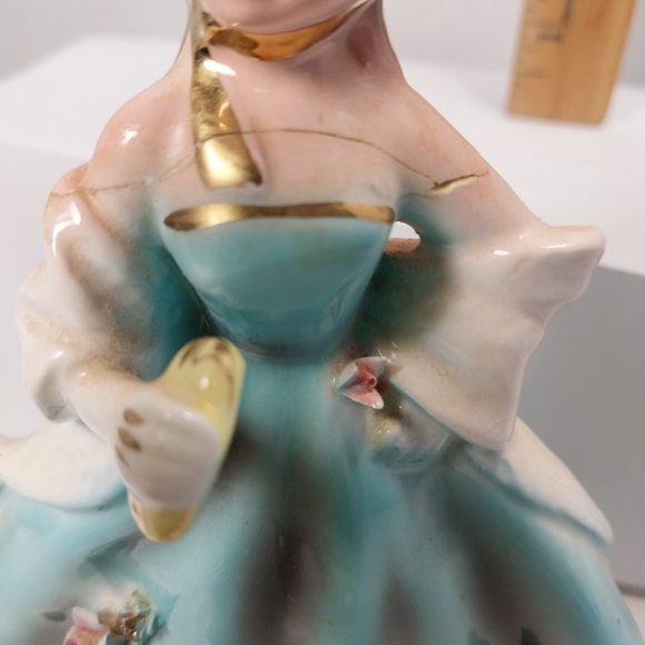 Vintage lady figurine - Picture 3 of 3
